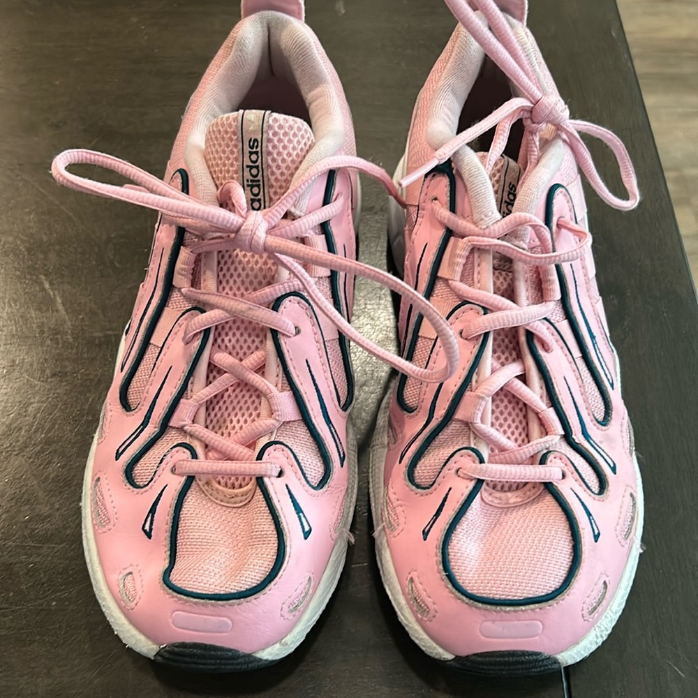 Adidas Size 8 Women’s Sneaker